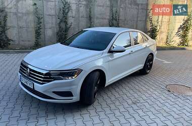Седан Volkswagen Jetta 2018 в 