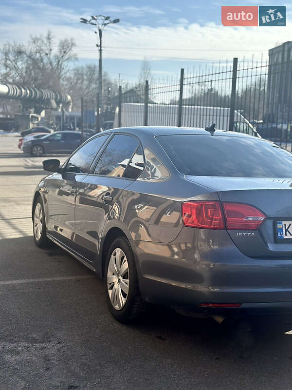 Седан Volkswagen Jetta 2014 в Чернігові
