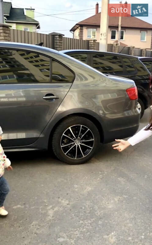Седан Volkswagen Jetta 2014 в Чернігові