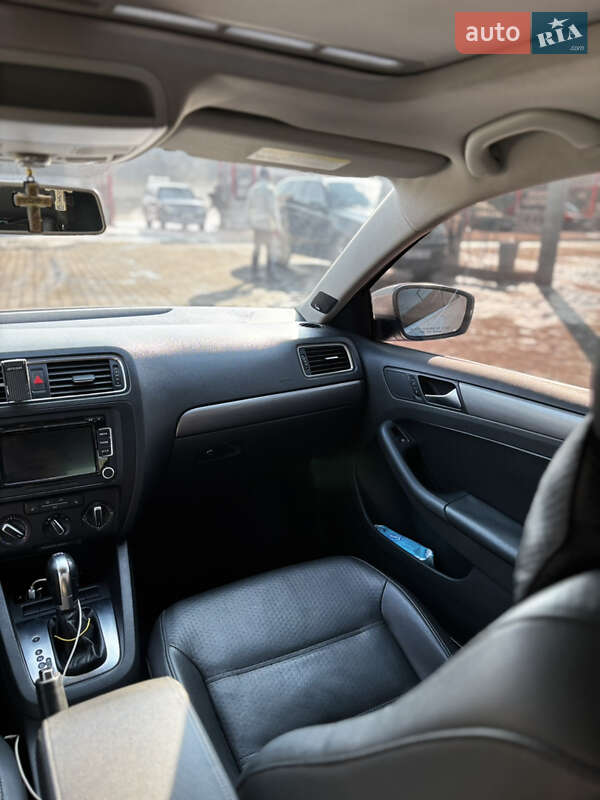 Седан Volkswagen Jetta 2012 в Кривому Розі