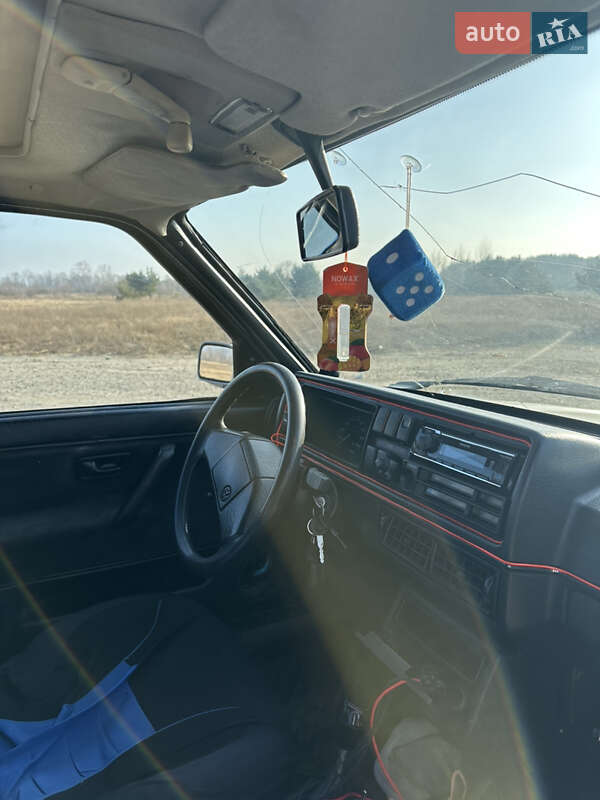 Седан Volkswagen Jetta 1989 в Ратным