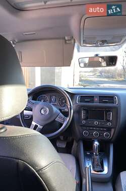 Седан Volkswagen Jetta 2012 в Одесі