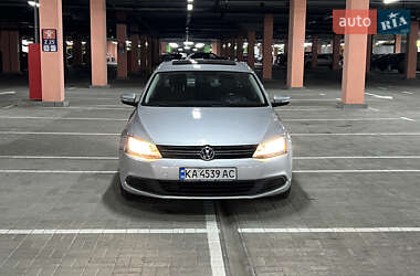 Седан Volkswagen Jetta 2012 в Києві