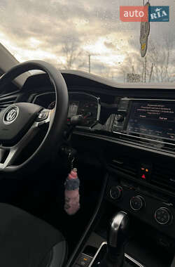 Седан Volkswagen Jetta 2018 в 