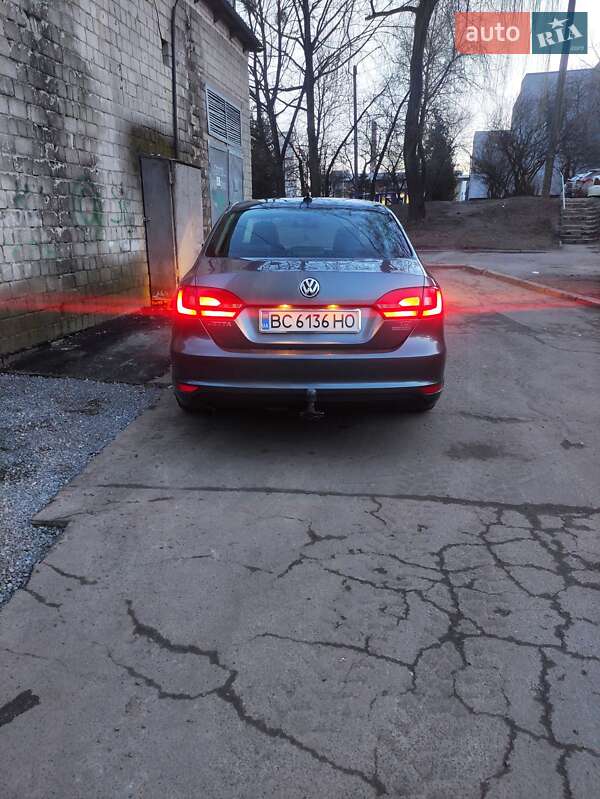 Седан Volkswagen Jetta 2012 в Львове
