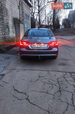 Седан Volkswagen Jetta 2012 в 