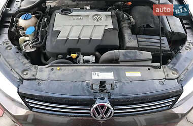 Седан Volkswagen Jetta 2014 в Львове