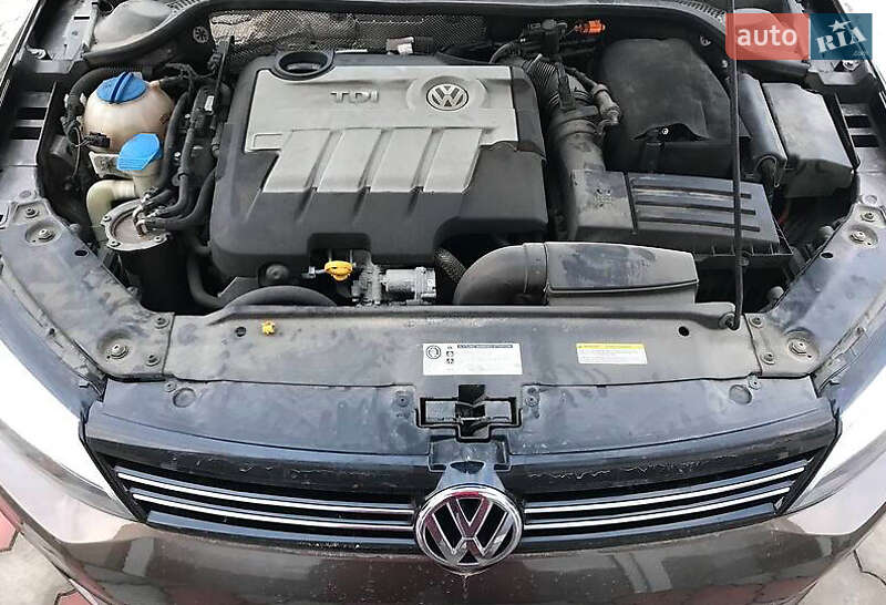 Седан Volkswagen Jetta 2014 в Львові