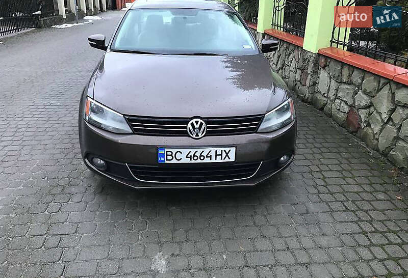 Седан Volkswagen Jetta 2014 в Львові
