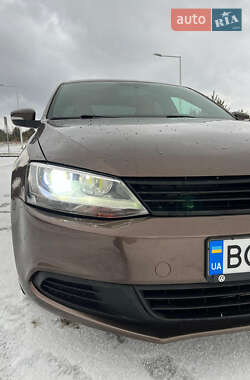 Седан Volkswagen Jetta 2013 в 