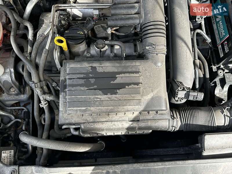 Седан Volkswagen Jetta 2015 в Чернівцях