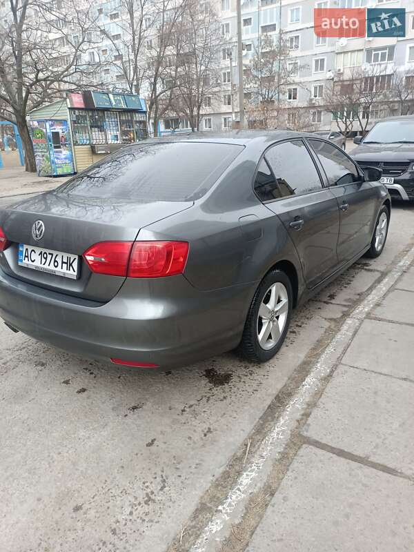 Седан Volkswagen Jetta 2013 в Дніпрі