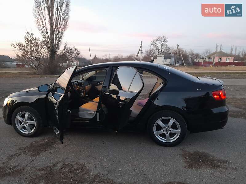 Седан Volkswagen Jetta 2011 в Еланце