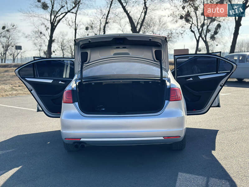 Седан Volkswagen Jetta 2013 в Смеле