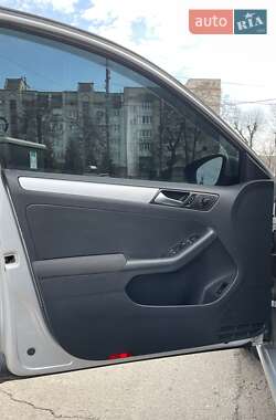 Седан Volkswagen Jetta 2011 в 