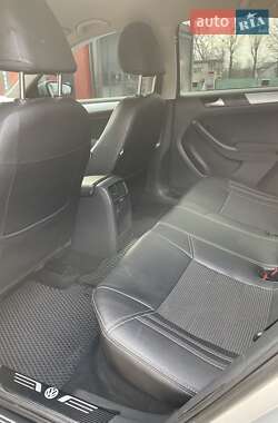 Седан Volkswagen Jetta 2011 в 