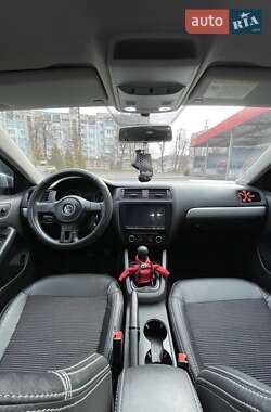 Седан Volkswagen Jetta 2011 в 