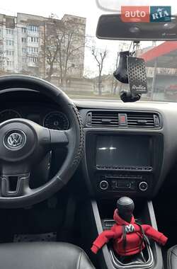 Седан Volkswagen Jetta 2011 в 
