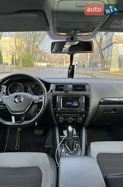 Седан Volkswagen Jetta 2016 в 