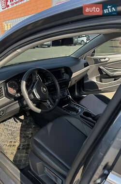 Седан Volkswagen Jetta 2020 в 