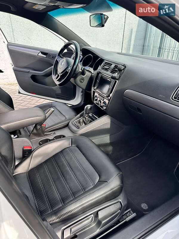 Седан Volkswagen Jetta 2015 в Царичанке