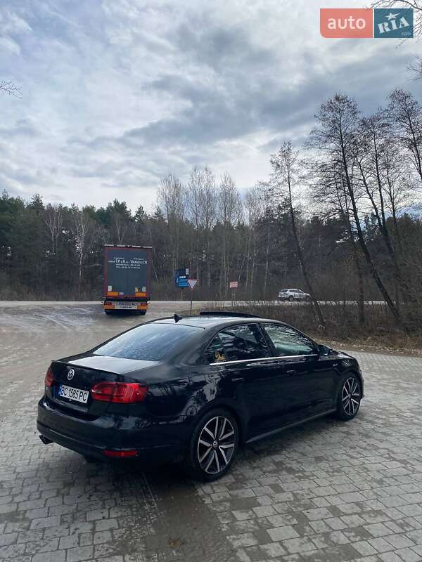 Седан Volkswagen Jetta 2012 в Львові