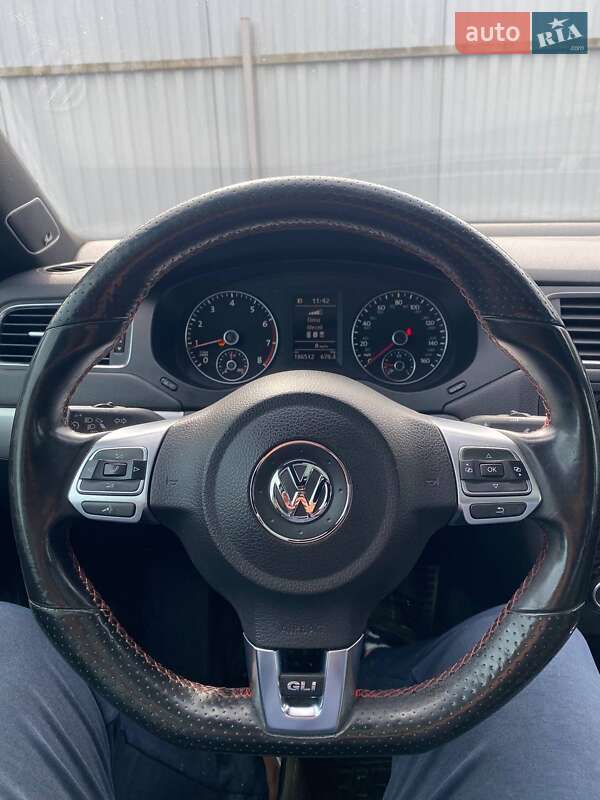 Седан Volkswagen Jetta 2012 в Львові