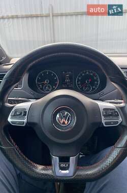Седан Volkswagen Jetta 2012 в 