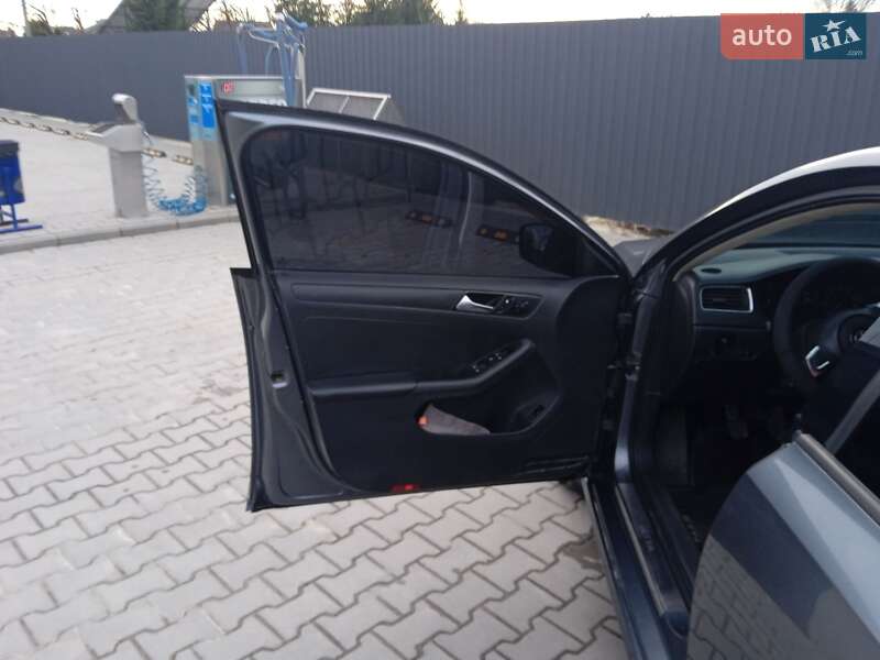 Седан Volkswagen Jetta 2012 в Ланівці