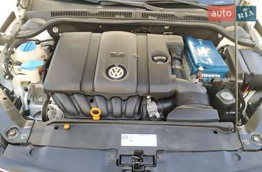 Седан Volkswagen Jetta 2011 в 