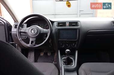 Седан Volkswagen Jetta 2013 в 