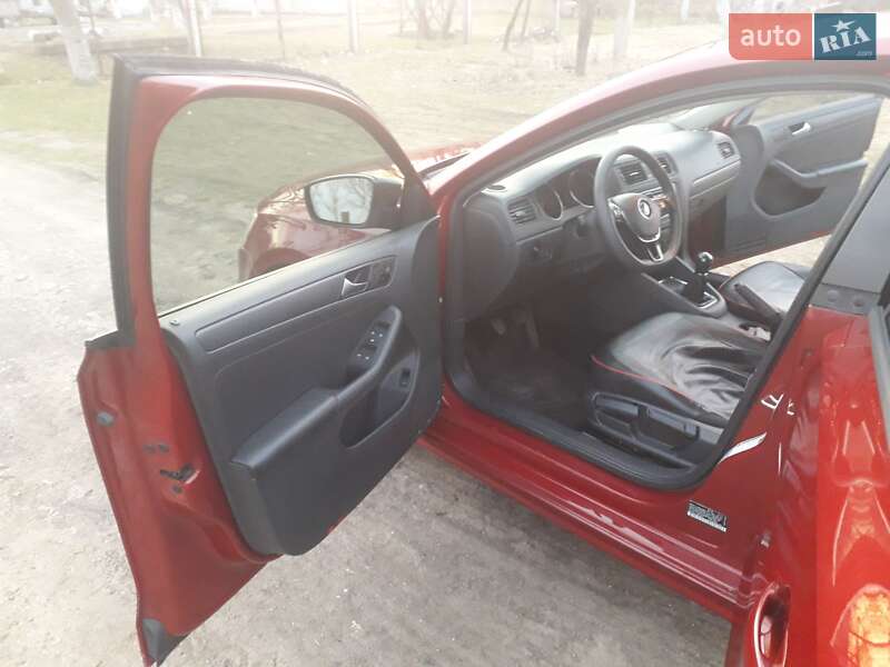 Седан Volkswagen Jetta 2016 в Окнах