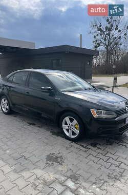 Седан Volkswagen Jetta 2012 в 