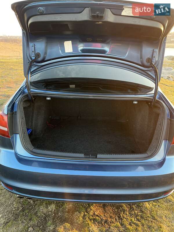 Седан Volkswagen Jetta 2016 в Кривому Розі