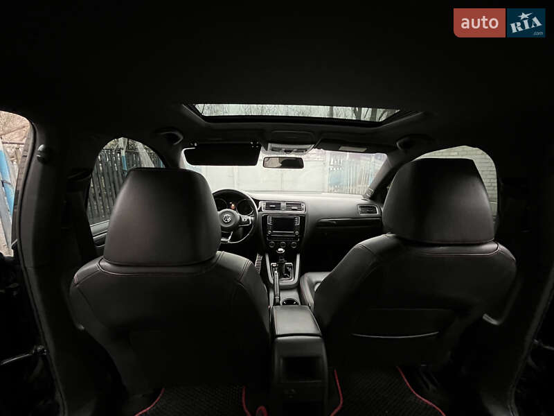 Седан Volkswagen Jetta 2014 в Першотравенске