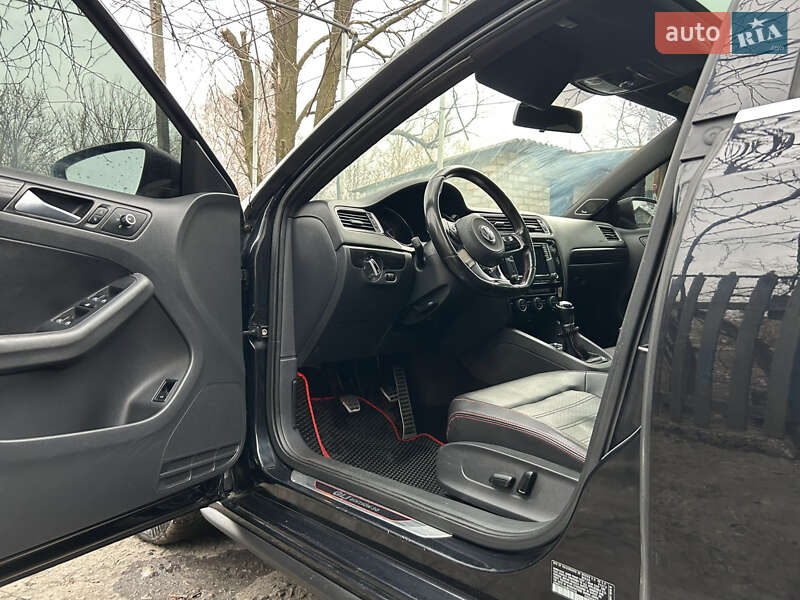 Седан Volkswagen Jetta 2014 в Першотравенске