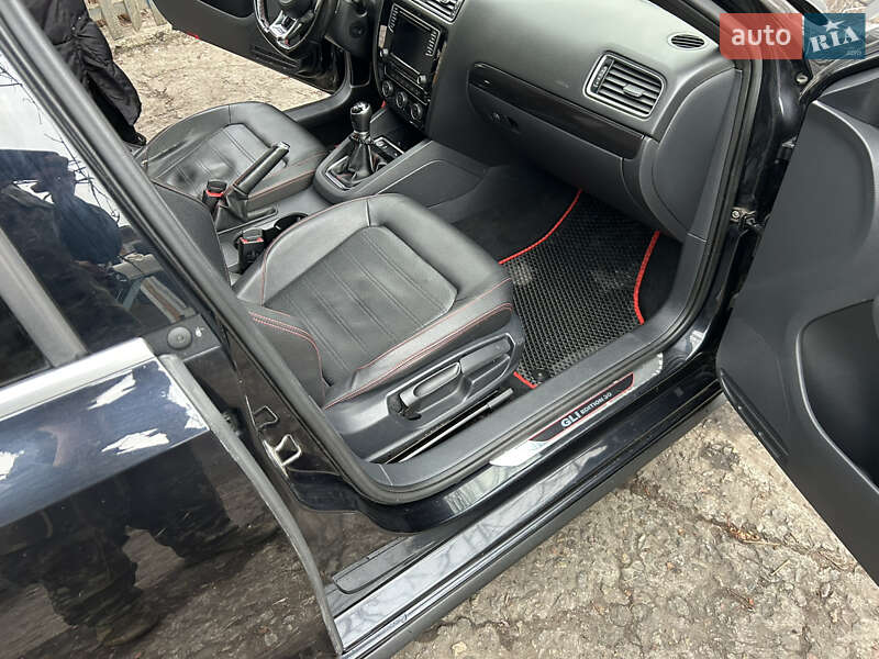 Седан Volkswagen Jetta 2014 в Першотравенске