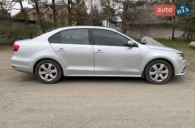 Седан Volkswagen Jetta 2015 в Дніпрі