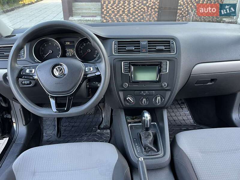 Седан Volkswagen Jetta 2017 в Львове