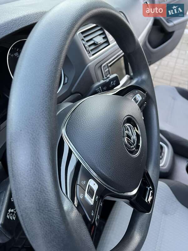 Седан Volkswagen Jetta 2017 в Львове