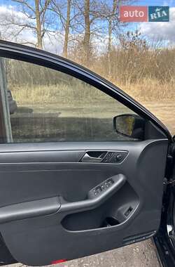 Седан Volkswagen Jetta 2015 в Харькове