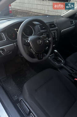 Седан Volkswagen Jetta 2015 в 