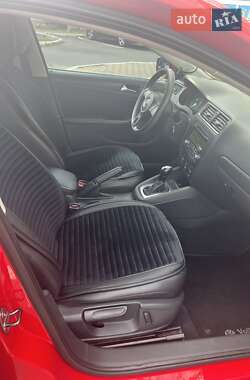 Седан Volkswagen Jetta 2013 в 