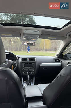 Седан Volkswagen Jetta 2013 в 