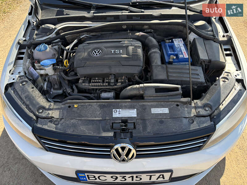 Седан Volkswagen Jetta 2014 в Львові