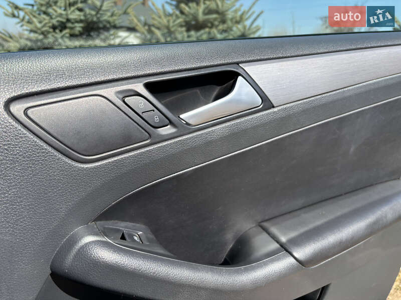 Седан Volkswagen Jetta 2014 в Львові
