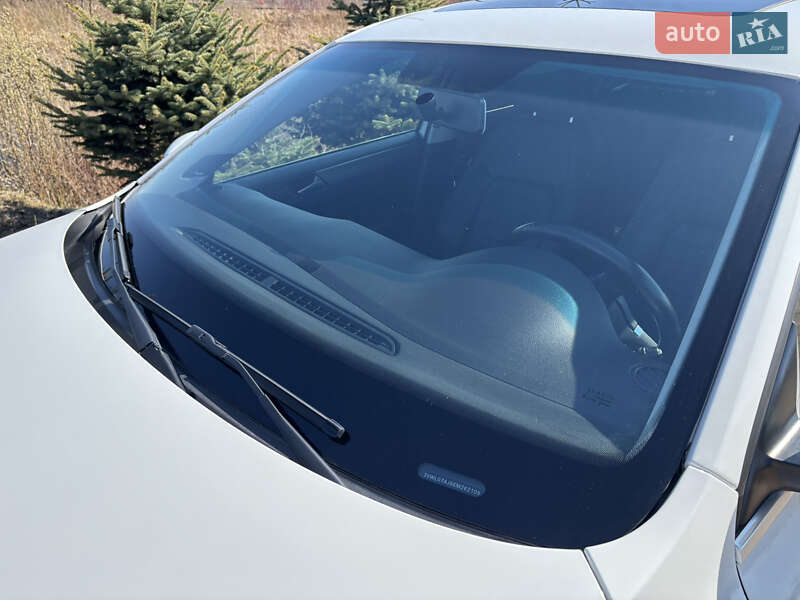 Седан Volkswagen Jetta 2014 в Львові