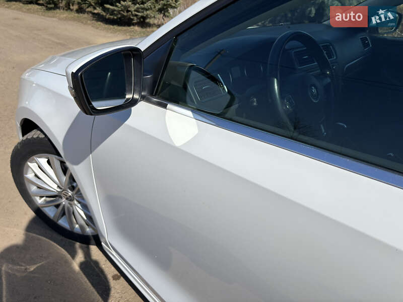Седан Volkswagen Jetta 2014 в Львові