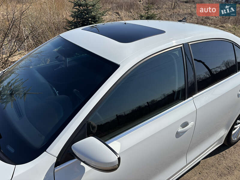 Седан Volkswagen Jetta 2014 в Львові