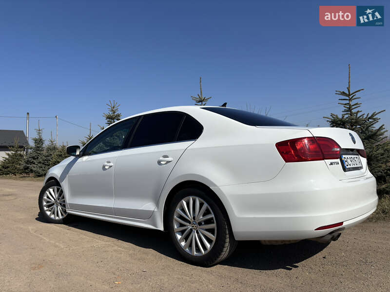 Седан Volkswagen Jetta 2014 в Львові